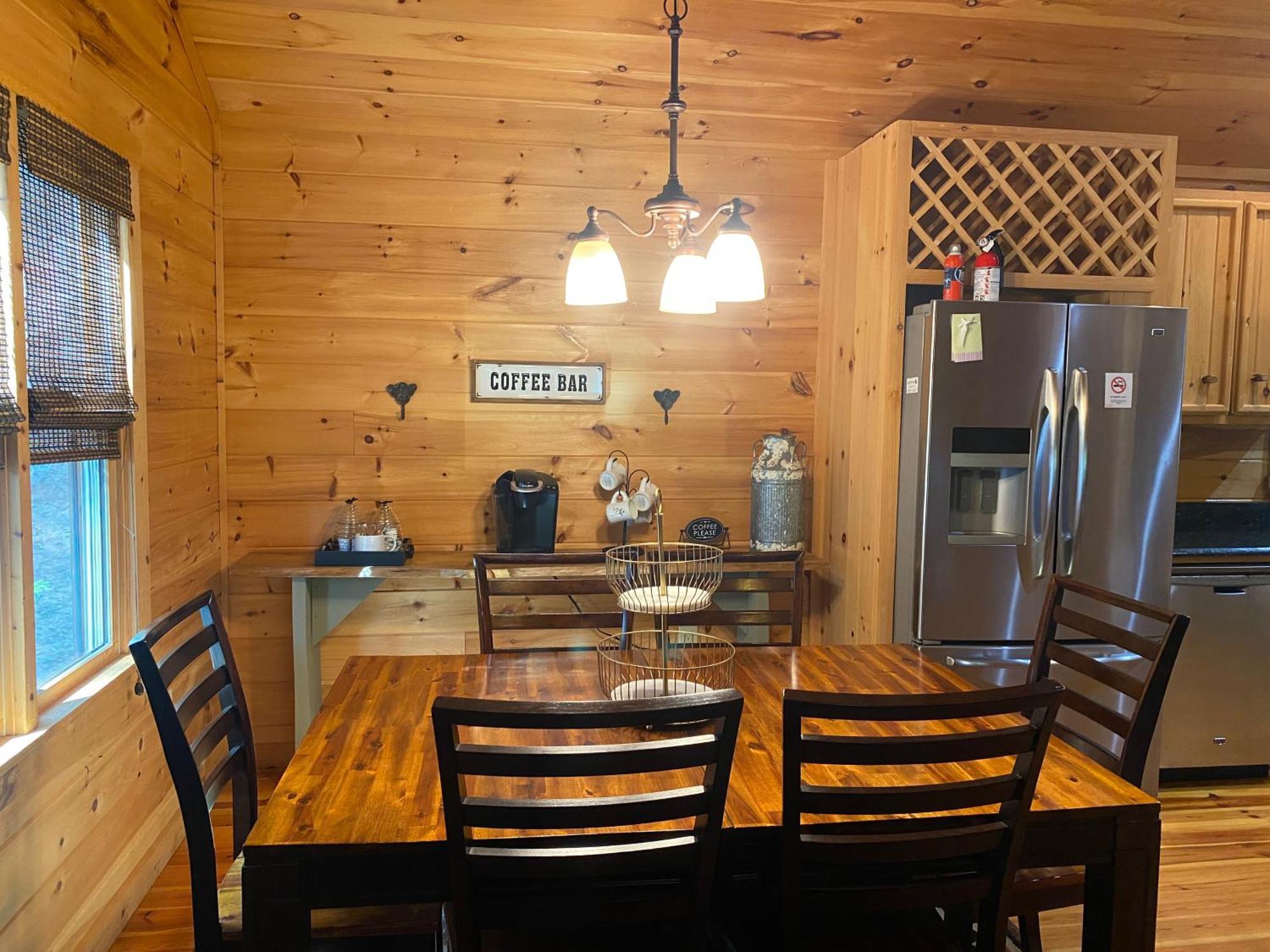 Cherry Log The Cozy Lazy Laurel With Year-Round Mountain Views, Hot Tub, Fire Pitヴィラ エクステリア 写真